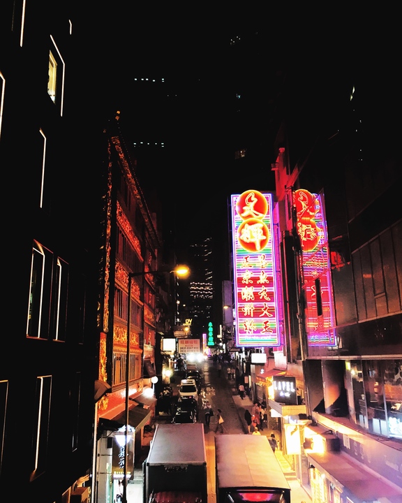 hk13.jpg Shopping