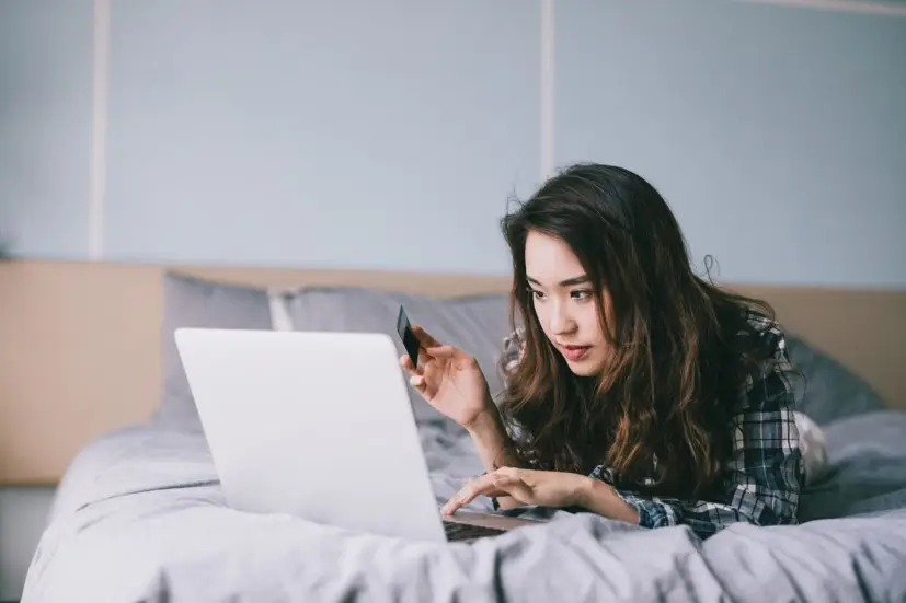 girl on bed with laptop