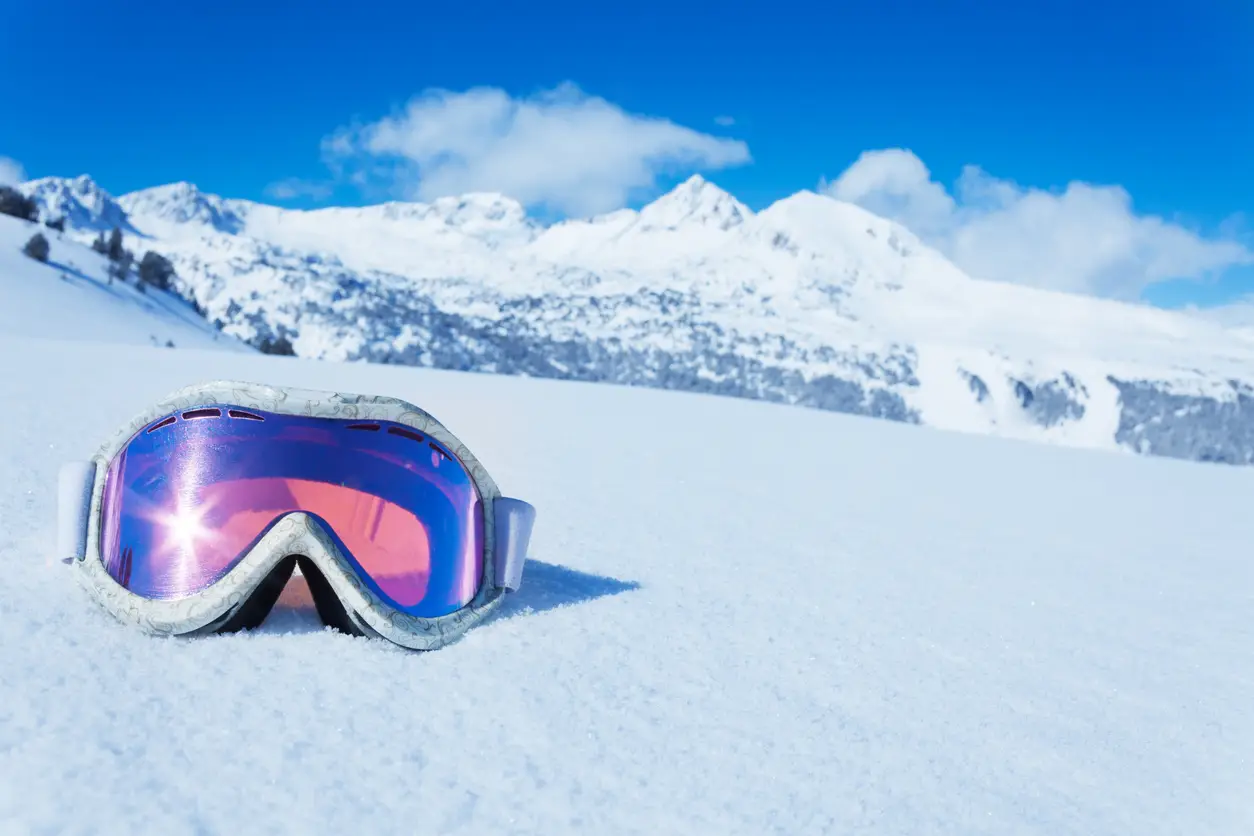 snow-goggles-travel-insurance