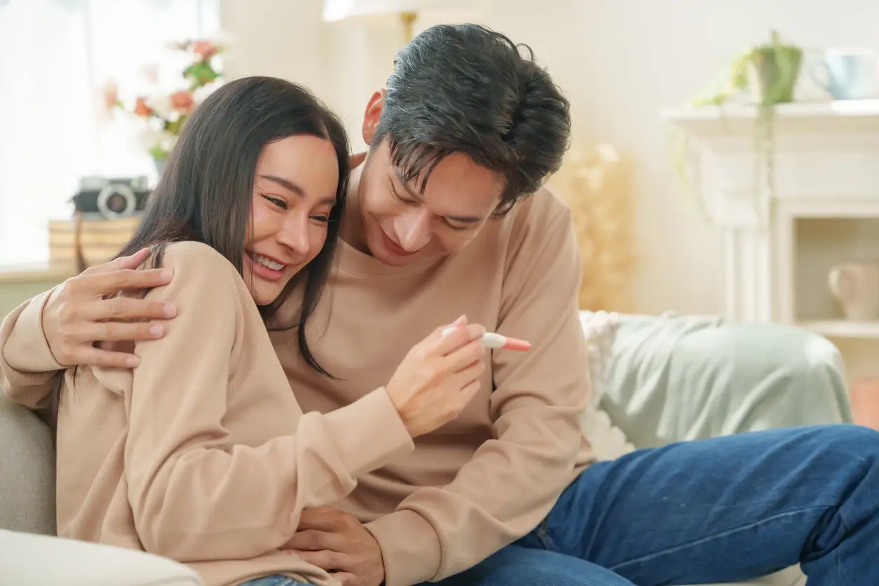 couple-happy-pregnancy-delivery-costs