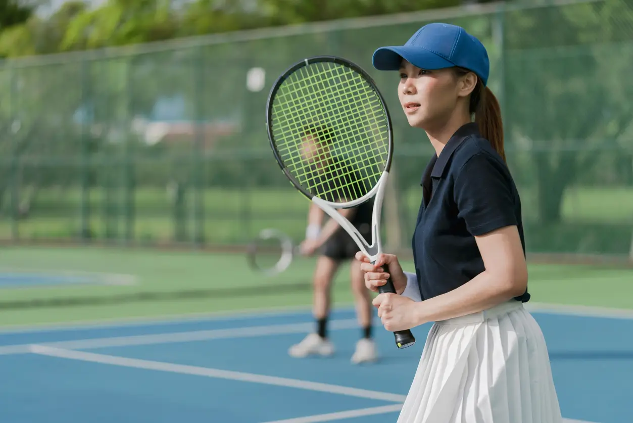 woman-playing-tennis