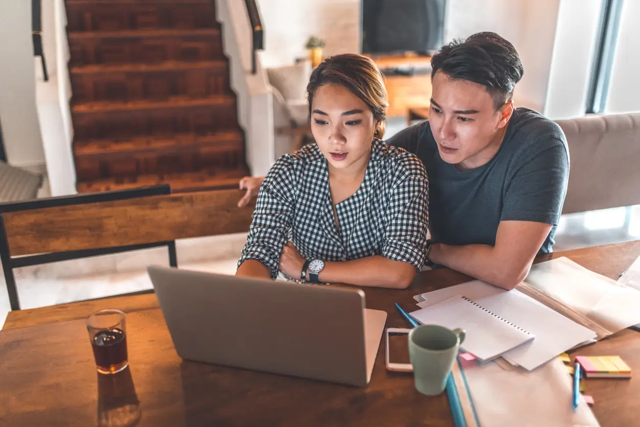 asian-couple-computer-home asian-couple-computer-home