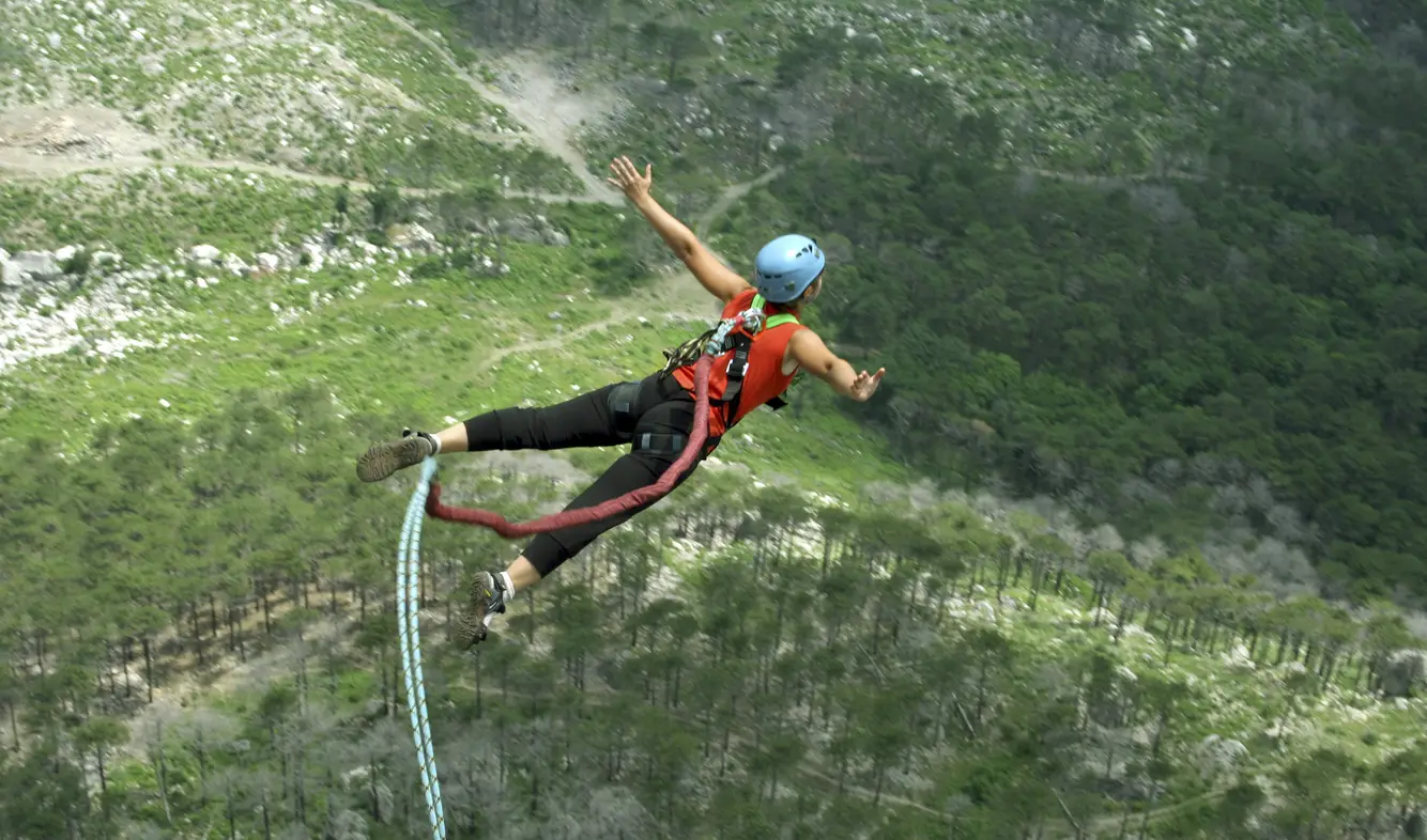 bungee-jumping-adventurous-sport-travel