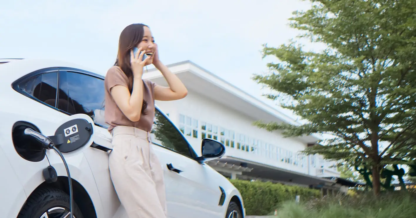 girl on phone with ev 