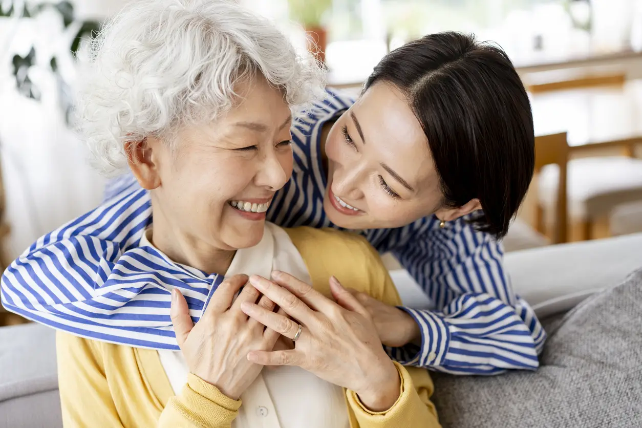 elderly-woman-with-daughter